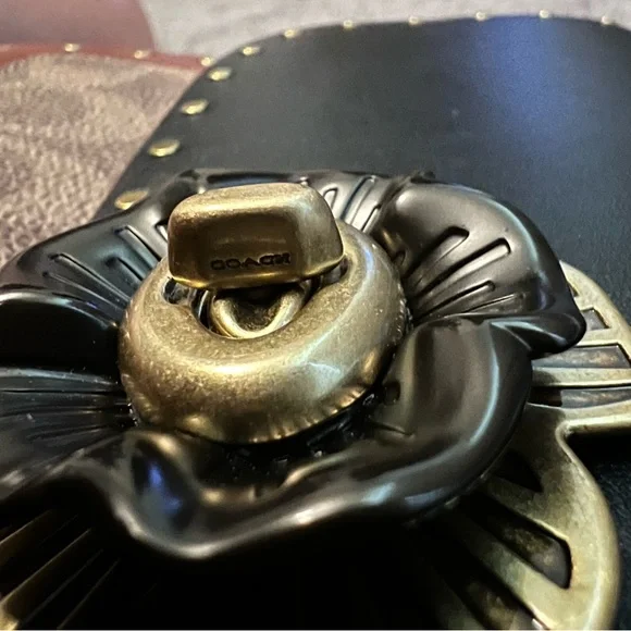 Authentic COACH Madison Handbag - Dust bag included - Picture 4 of 11